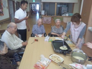クレープ作りの写真ＵＰしま～す(^J^)