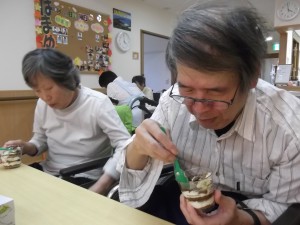 【福祉館恵海：うみかぜ：はまゆうユニットにて】誕生日会をさせて頂きました③