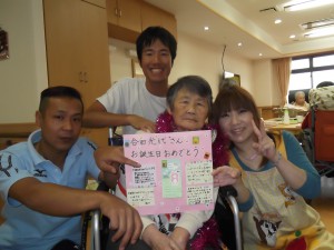 【福祉館恵海：うみかぜ：はまゆうユニットにて】誕生日会を行いました①