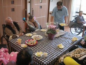 【福祉館恵海：うみかぜ：渚にて】誕生日会を行いました③