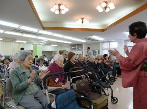 ハートランド三恵に紅真民謡同好会来られる!!　　H25.1.17