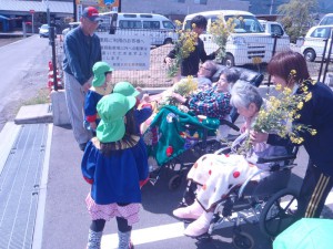 ハートランド三恵　菜の花見物　H25．4．15