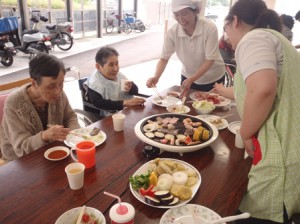 新居浜市特別養護老人ホーム　ハートランド三恵　北館遠足