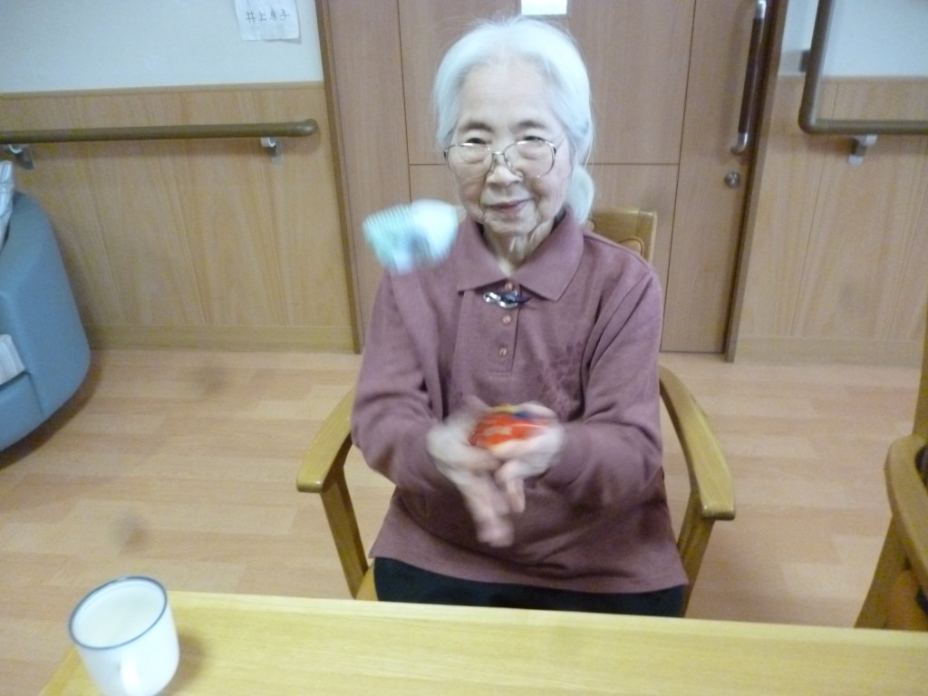 ◆お手玉をされています◆