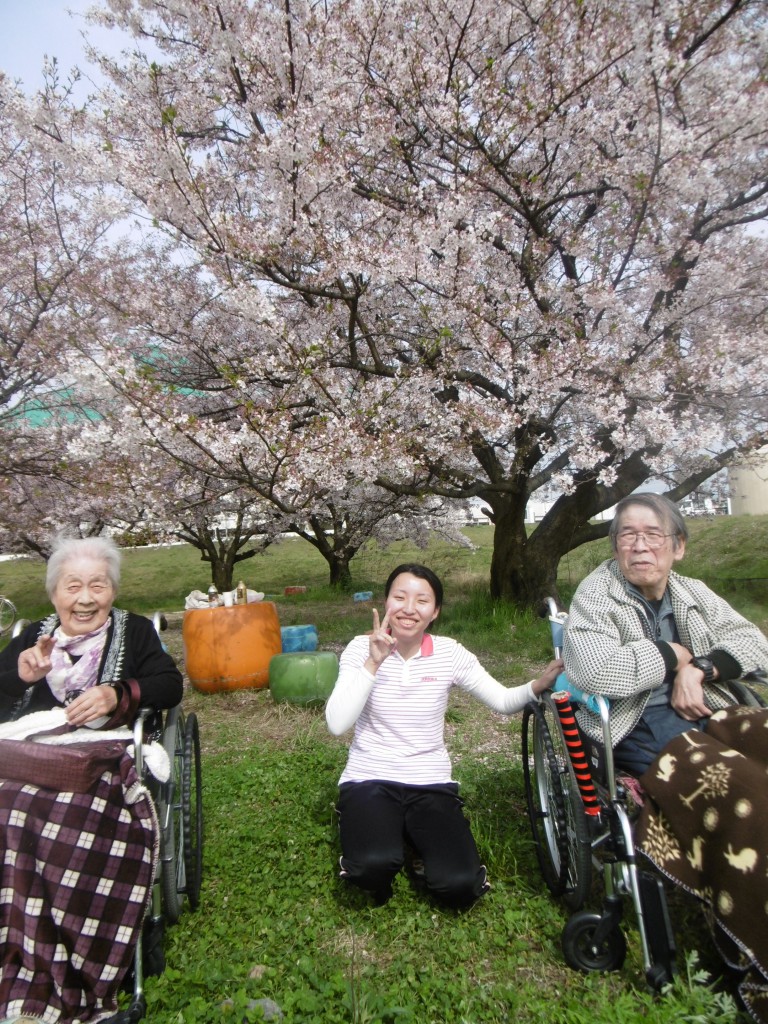 ◆国領川の河川敷でお花見をしました(^O^)◆