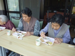 ◆外でお弁当を頂きました(^^♪◆
