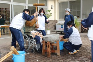 お餅つき　やすらぎの郷