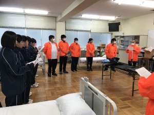 福祉用具を使った移動・移乗介助の講義　愛媛県立新居浜南高等学校　R1.12.26