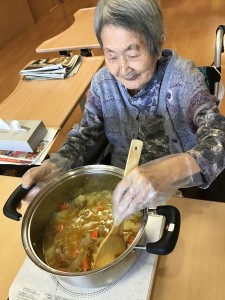 お昼はやっぱりカレーライス！！