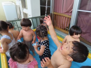 乳児クラスもプール開きだ~!!