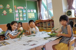 トウモロコシの皮むきをしたよ♪