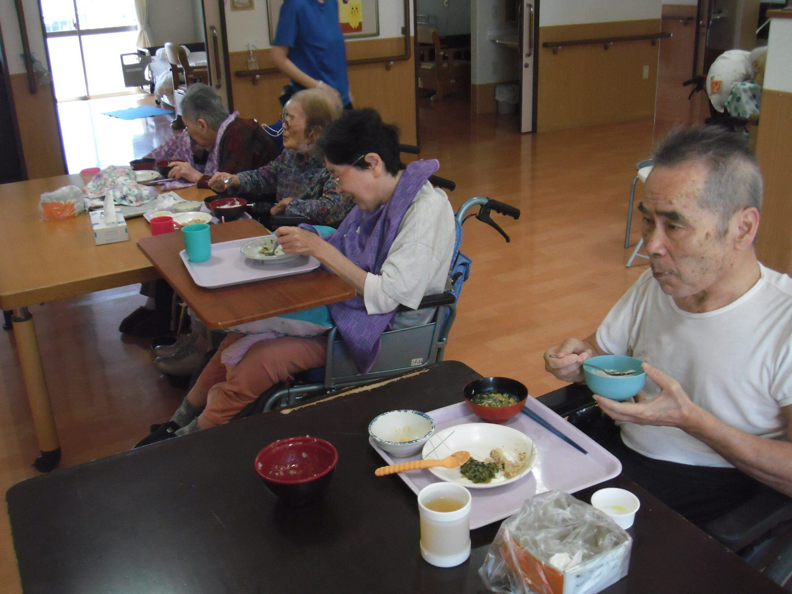 〖南館３階〗食事の風景