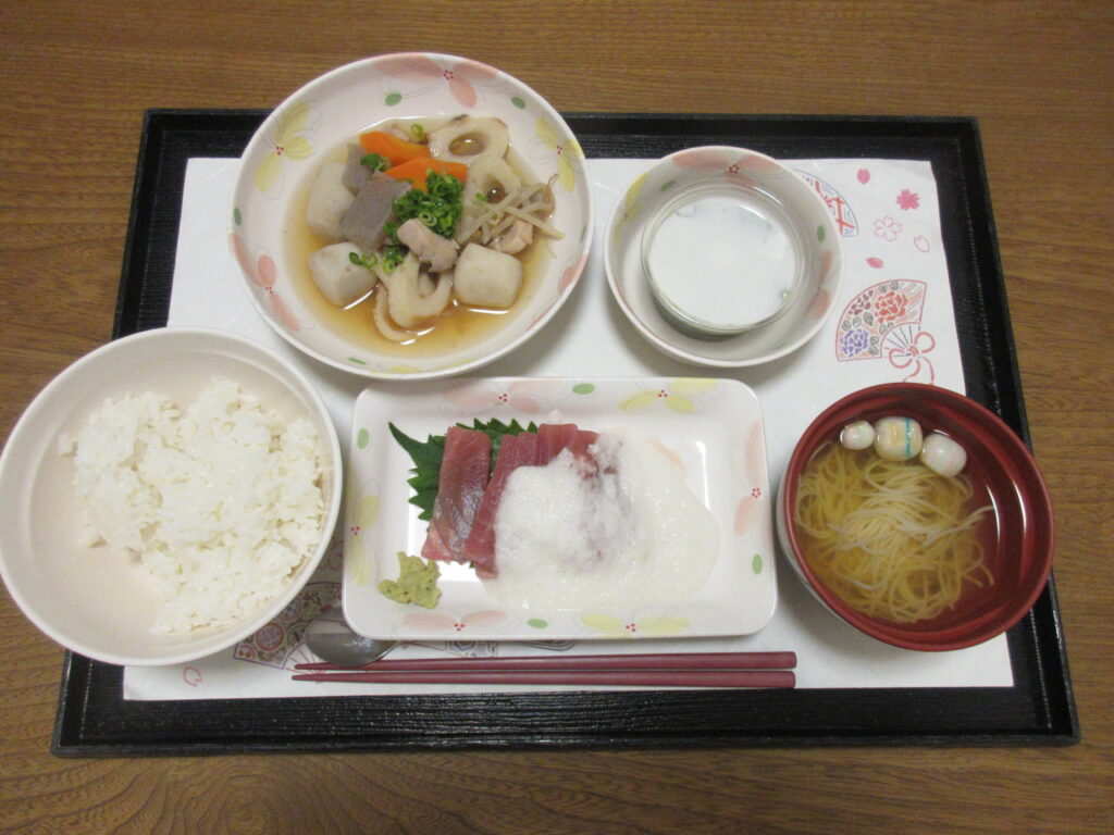 11/7　給食（まぐろの山かけ）