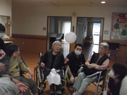 〖南館２階〗風船バレー大会開催