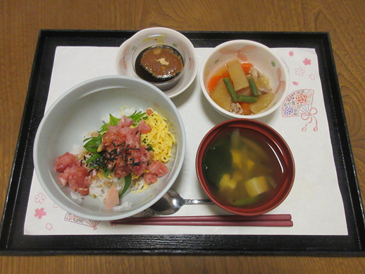 1/16給食(まぐろのたたき丼)